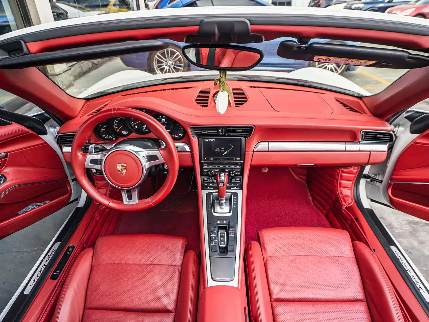 Porsche 911 2015 Carrera 4 Cabriolet 3.4L Style Edition фото 15