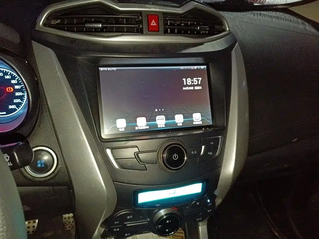 BYD Yuan 2017 1.5L Auto Cool Connect фото 6