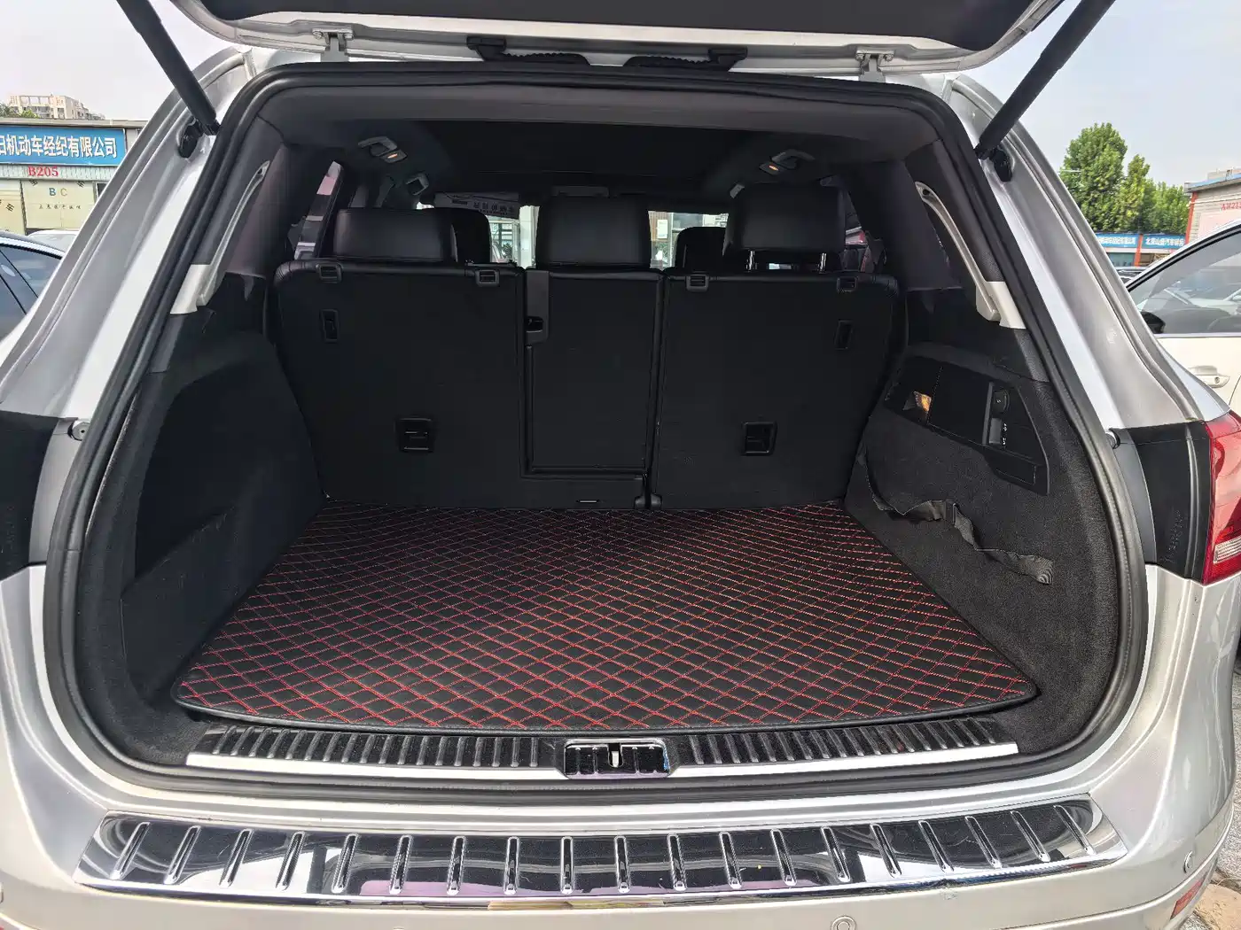 Volkswagen Touareg 2012 2011 3.0TSI Standard