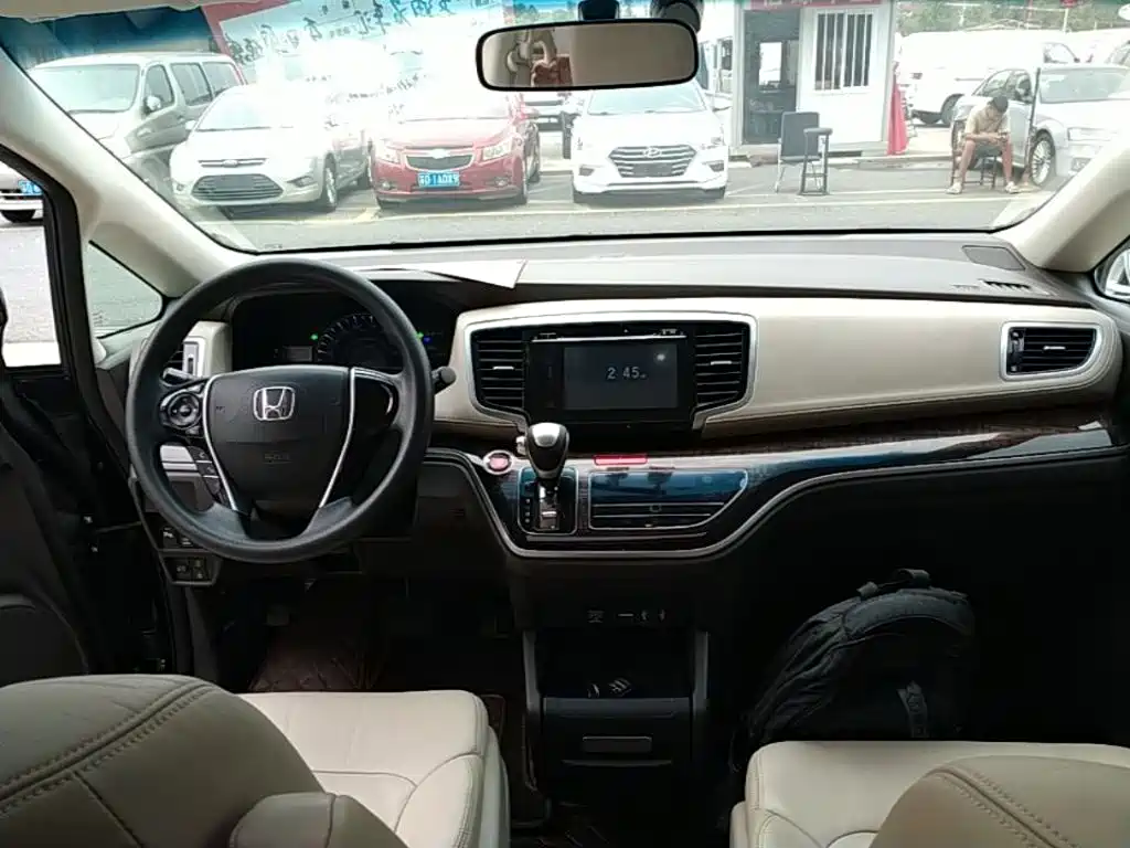 Фото 10 - Honda Odyssey