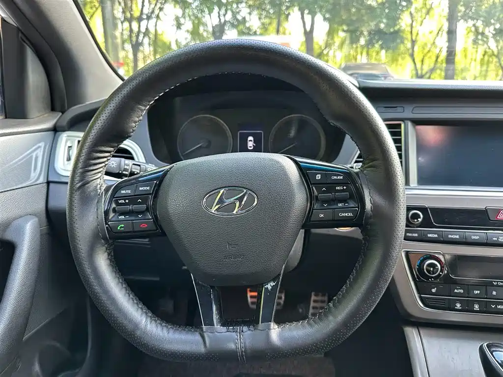 Hyundai Sonata 2015 1.6T GLS Smart фото 15