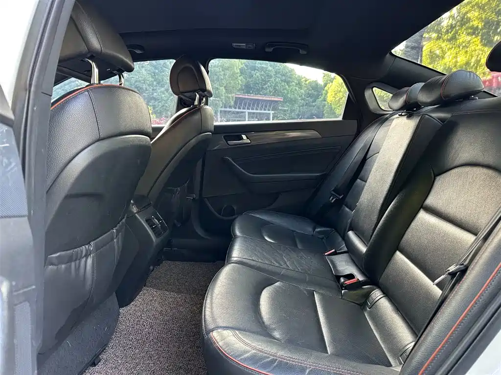 Hyundai Sonata 2015 1.6T GLS Smart фото 13