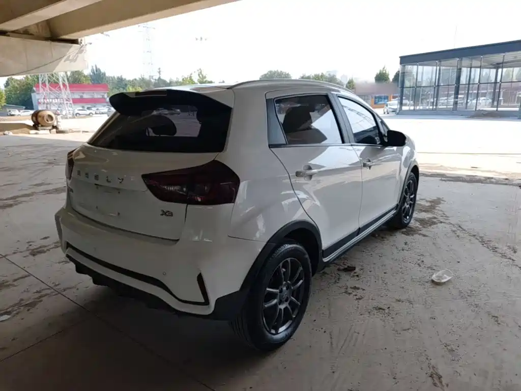 Фото 7 - Geely Vision X3
