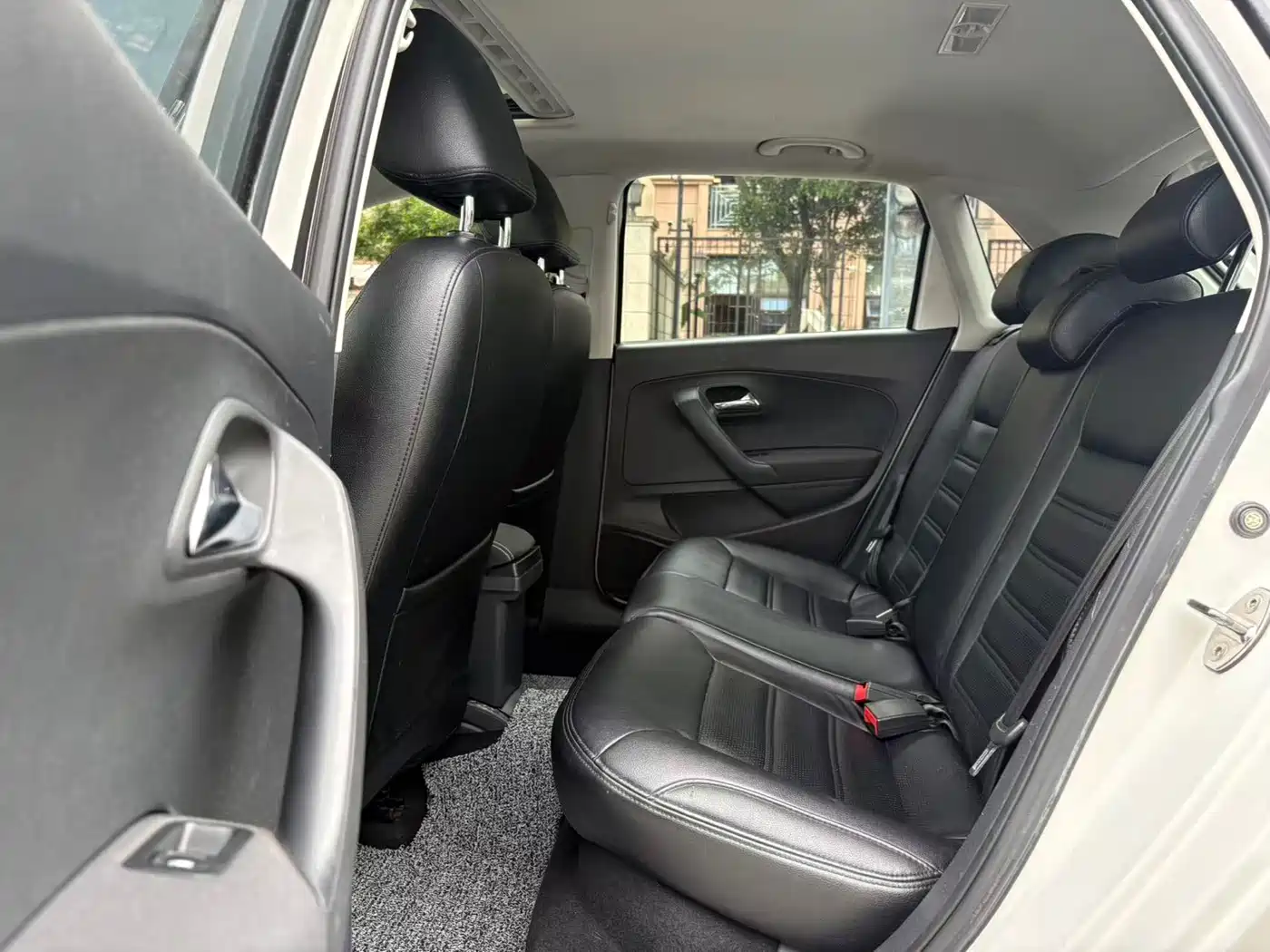 Volkswagen Polo 2016 1.6L Automatic Comfort фото 7