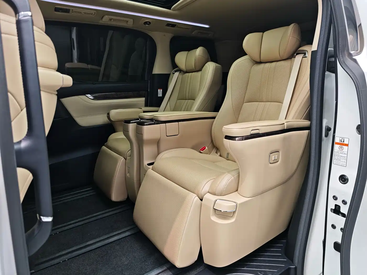 Toyota Alphard 2021 Hybrid 2.5L Premium фото 6