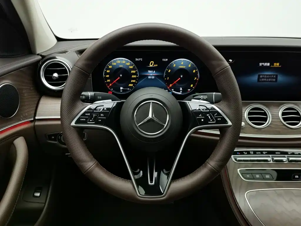 Mercedes-Benz E-Class, миниатюра 11