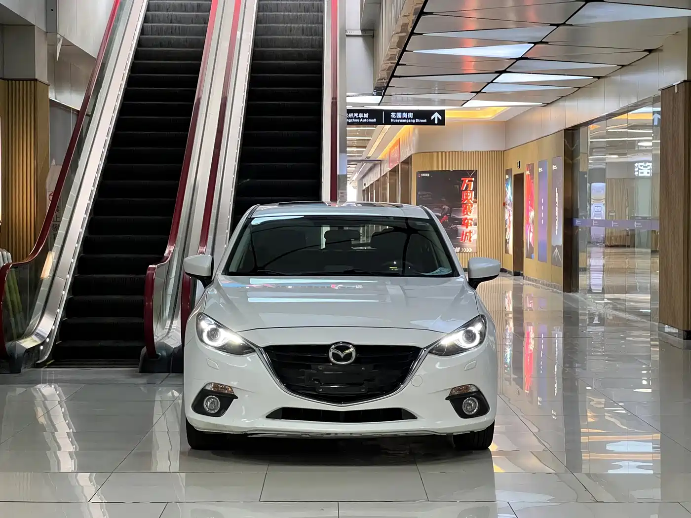 Фото 2 - Mazda Mazda 3