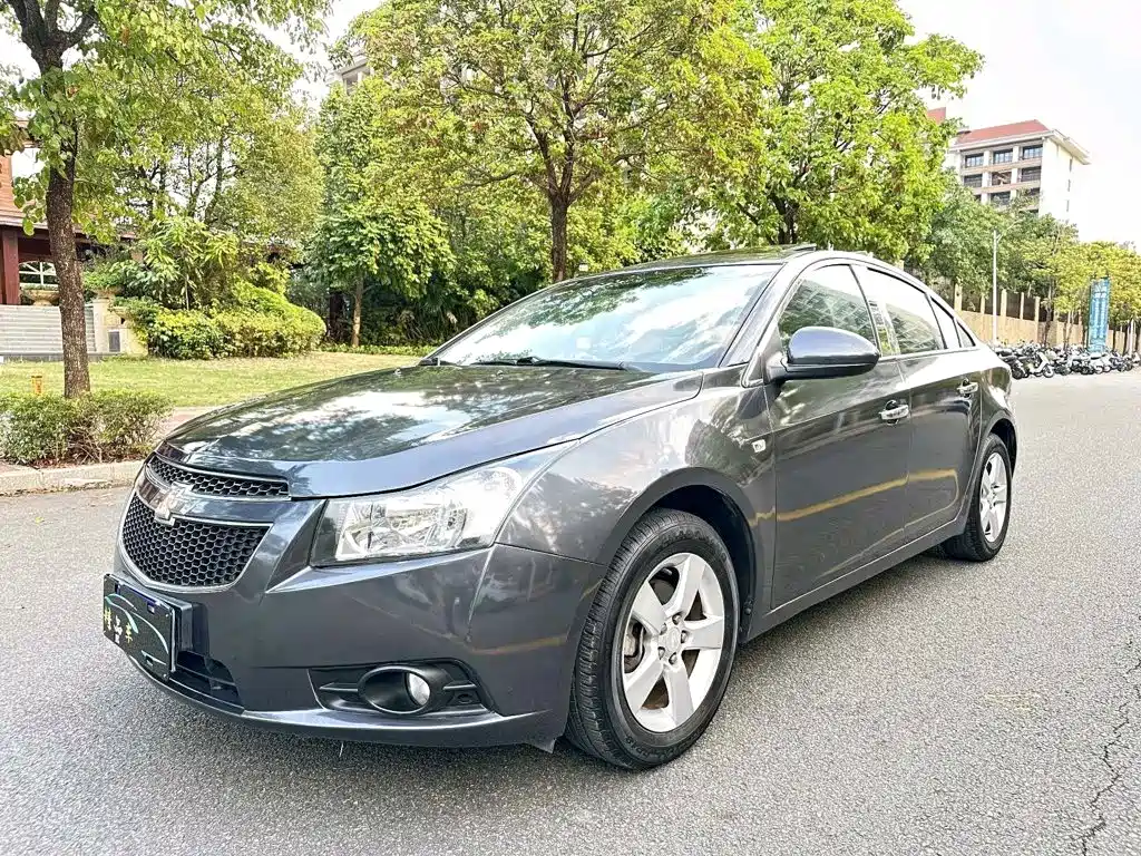 Photo 1 - Chevrolet Cruze