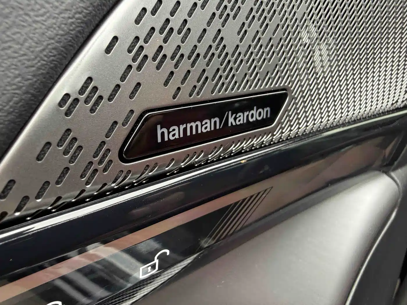 BMW 5 Series 2025 530Li Leading M Sport Package фото 31