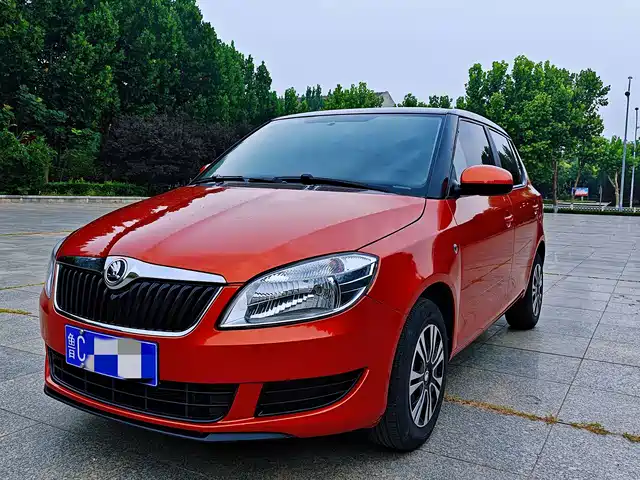  Škoda Fabia 2015 1.4L Automatic Pioneer Edition