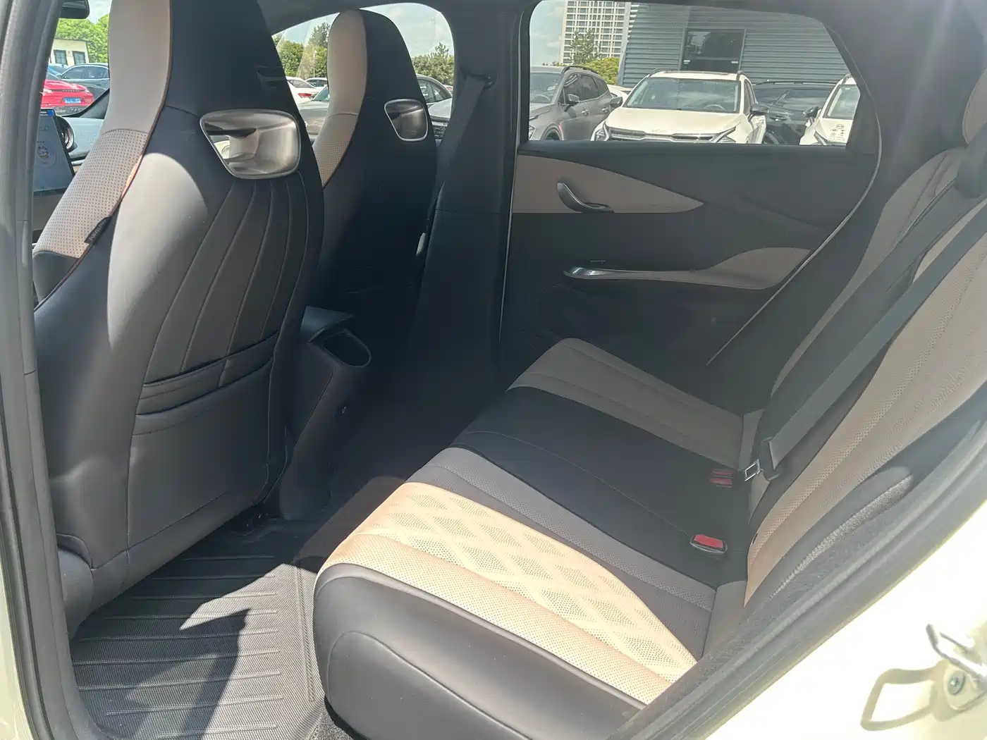 BYD Dolphin 2024 Glory Edition 420km Freedom Edition фото 8