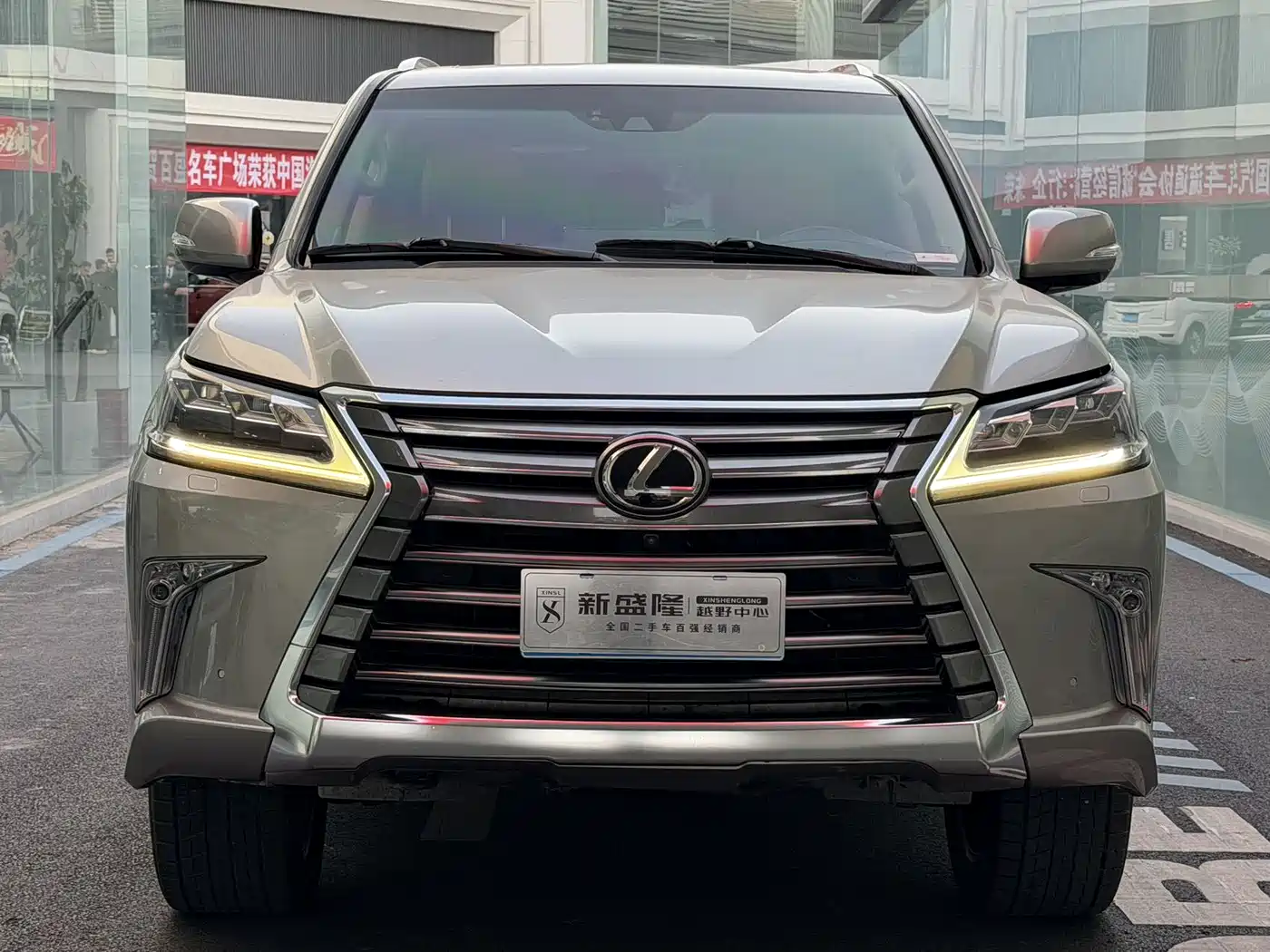 Lexus LX 2016 570 Luxury Premium Edition фото 3