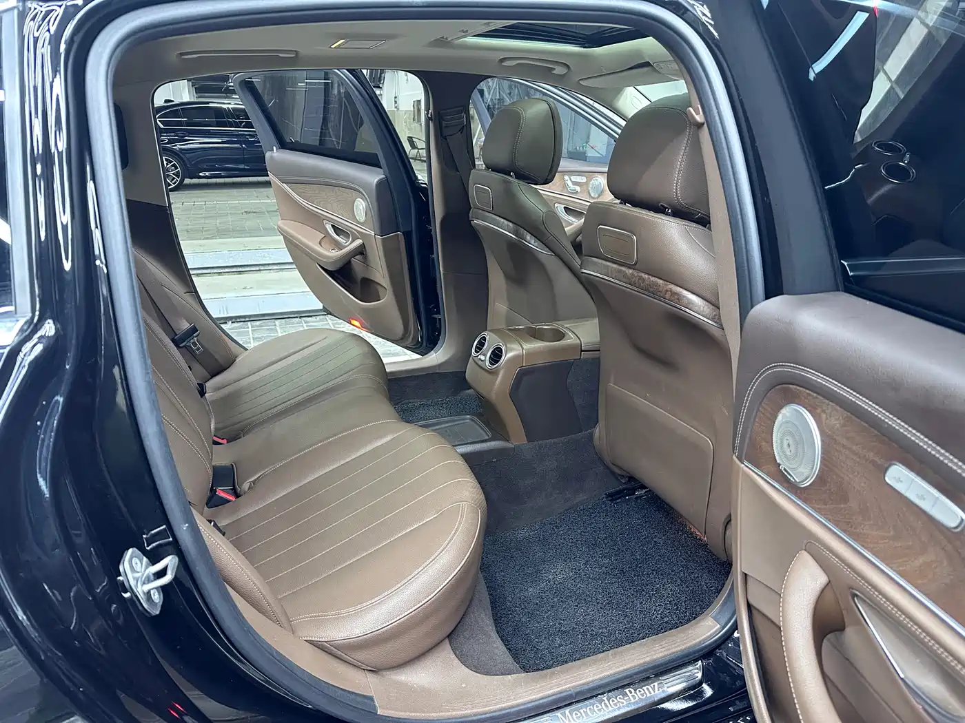 Mercedes-Benz E-Class 2017 E 200 L 4MATIC фото 12