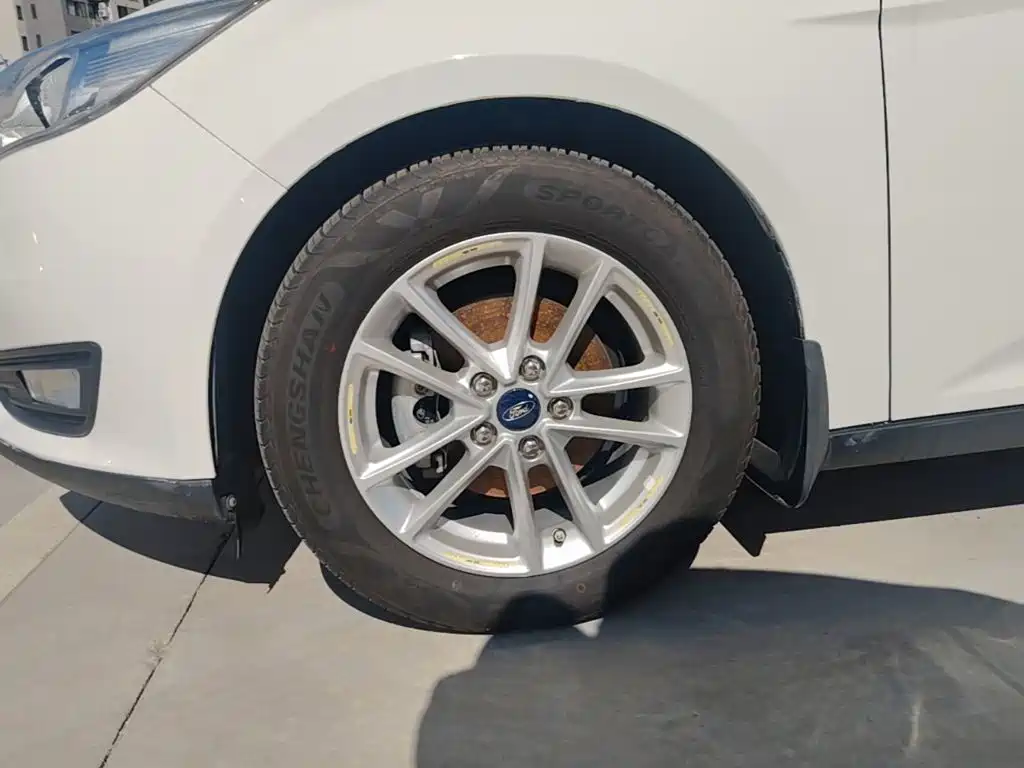Фото 23 - Ford Focus