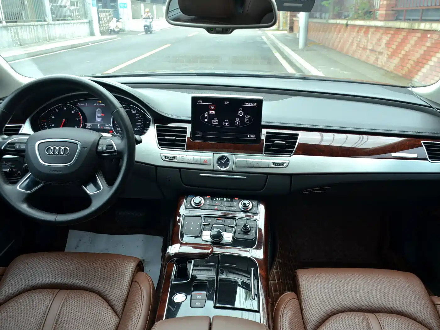 Фото 13 - Audi A8
