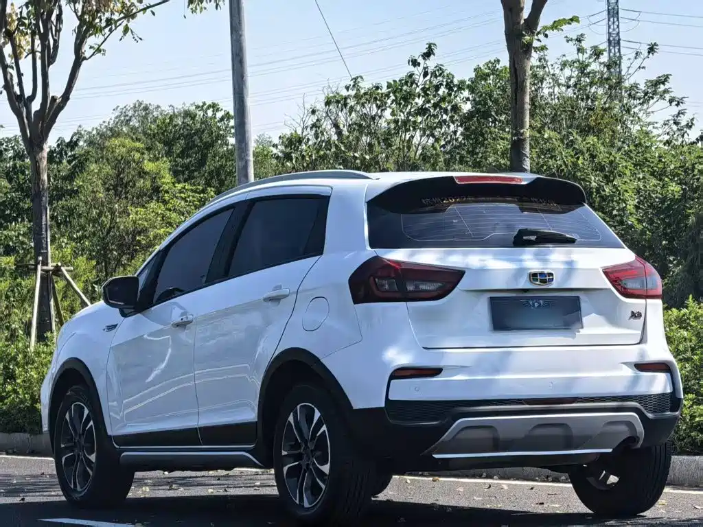 Фото 4 - Geely Vision X3