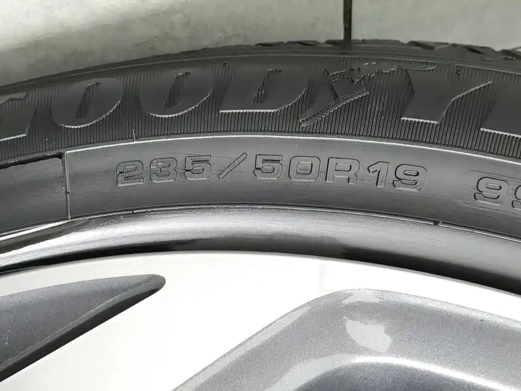 Geely Monjaro 2025 2024 Model 2.0TD High-Power Automatic 2WD Cloudrise Edition