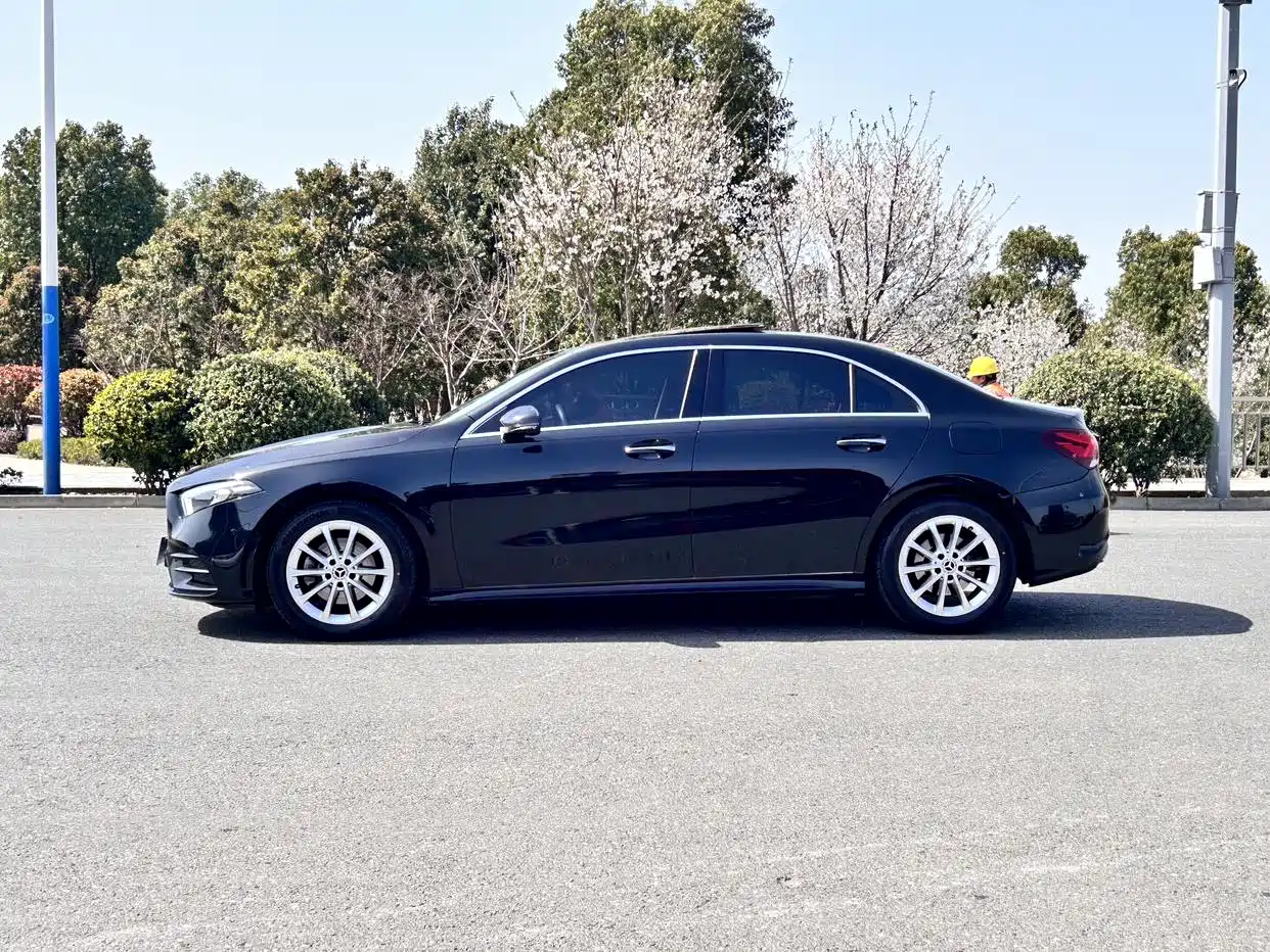 Mercedes-Benz A-Class 2021 A 200 L Sport Sedan Dynamic Type фото 4