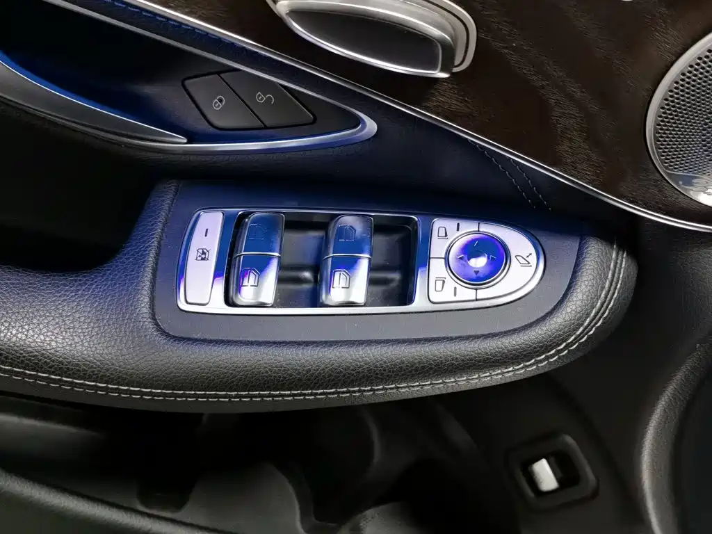 Фото 9 - Mercedes-Benz GLC