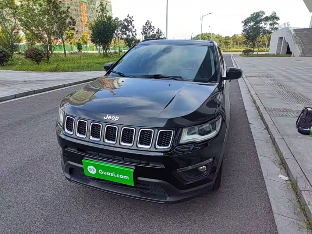 Фото 2 - Jeep Compass