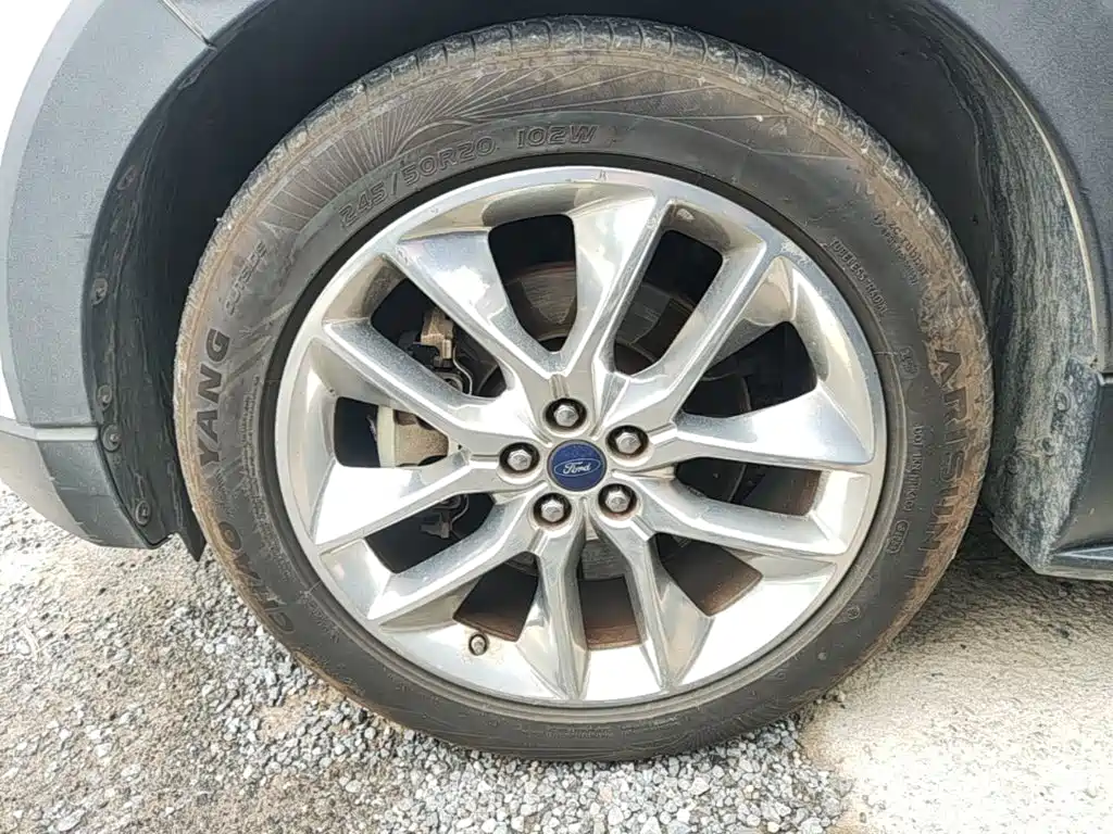 Фото 23 - Ford Edge