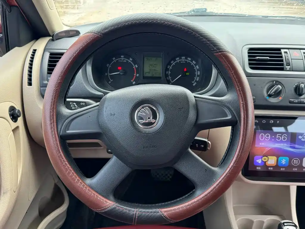 Škoda Fabia 2015 2014 1.4L Automatic Crystal Edition