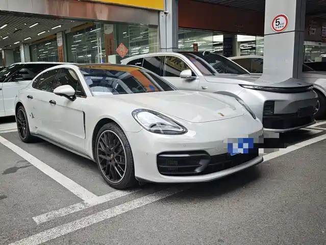Porsche Panamera 2023 Panamera Executive Long Wheelbase Platinum Edition 2.9T — фото 3
