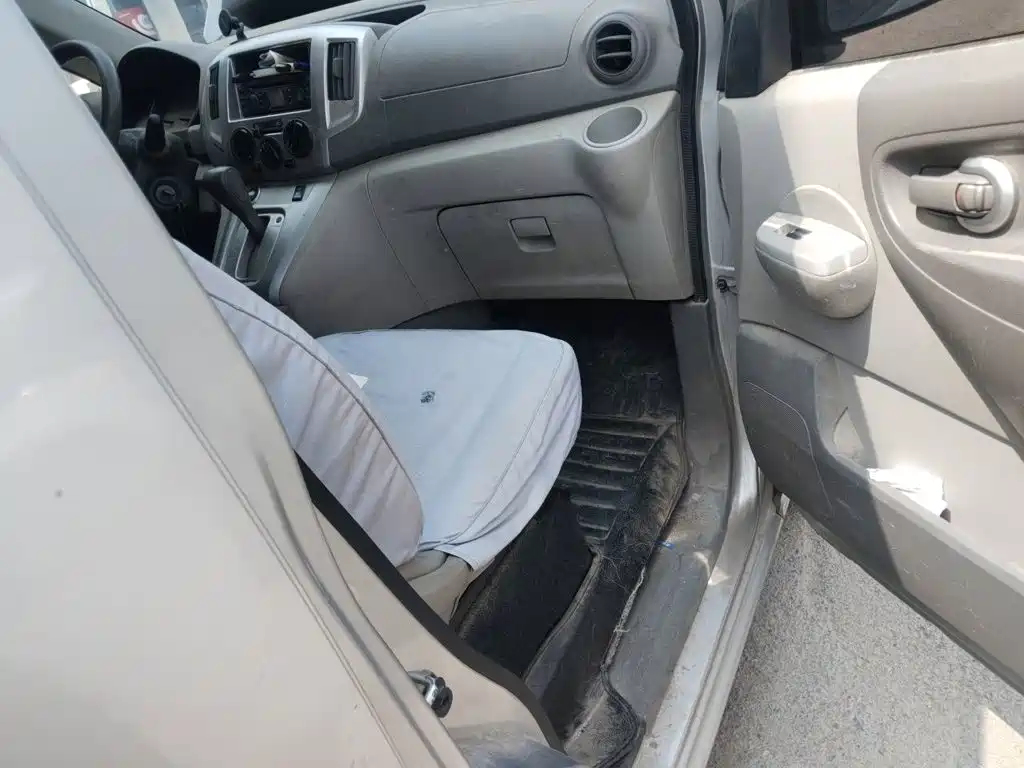 Nissan NV200 2014 2014 1.6L CVT Luxury (China IV)