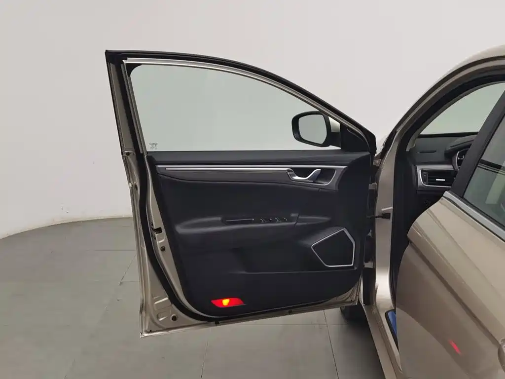 Photo 8 - Geely Emgrand GL