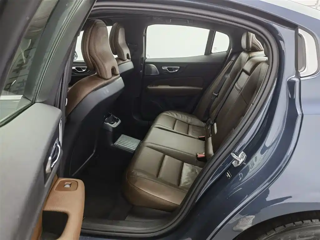 Volvo S60 Plug-in Hybrid 2022 T8 E-AWD Hybrid Intelligent Luxury Edition фото 15