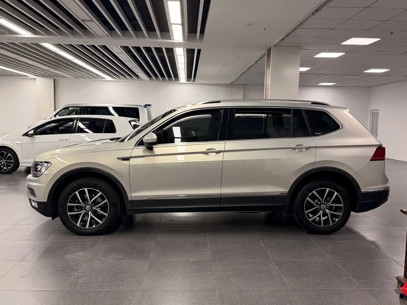 Volkswagen Tiguan L 2018 330TSI Automatic 2WD Luxury Edition фото 4