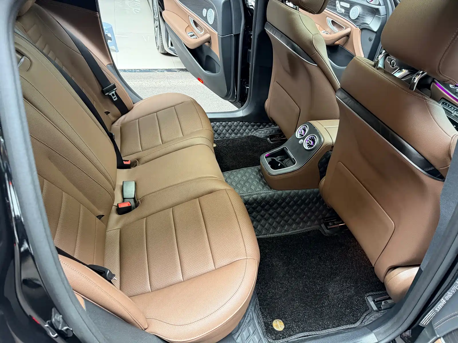 Photo 19 - Mercedes-Benz E-Class