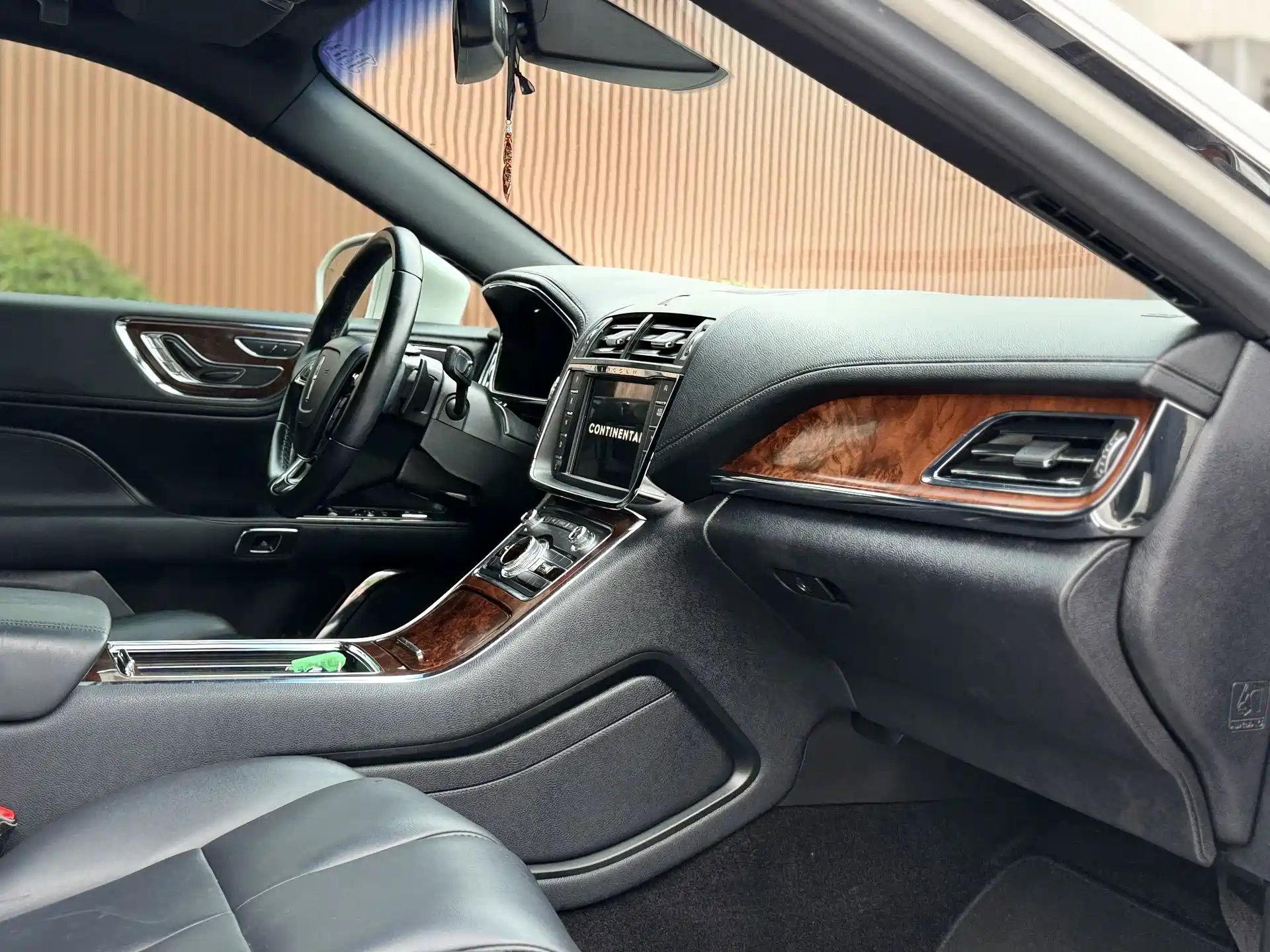 Фото 8 - Lincoln Continental
