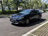 Photo 1 - Lexus ES