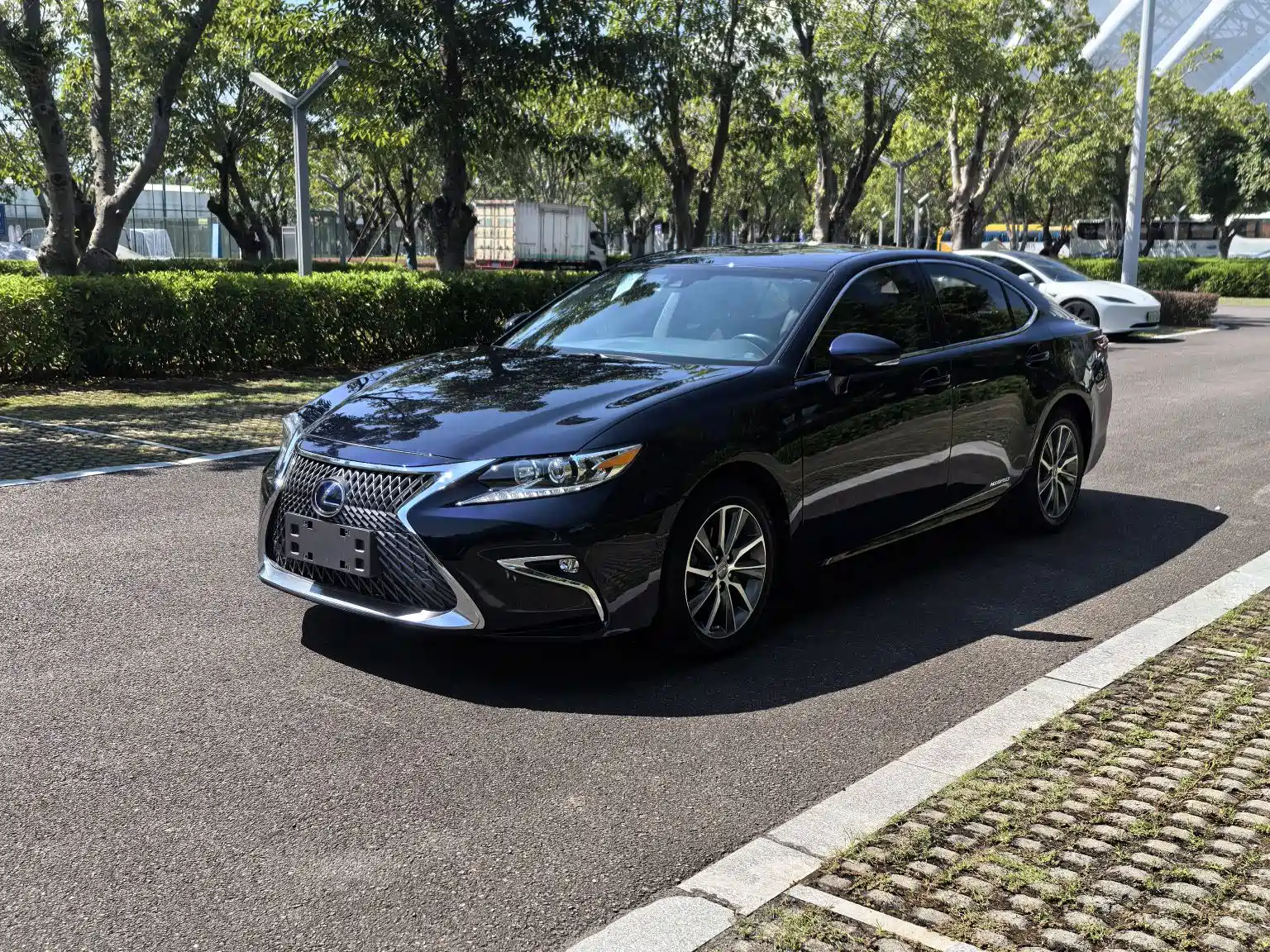 Photo 1 - Lexus ES