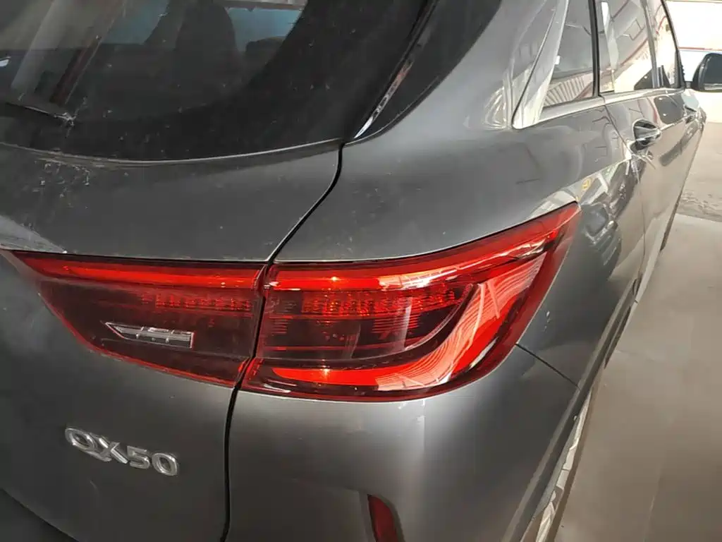 Photo 8 - Infiniti QX50