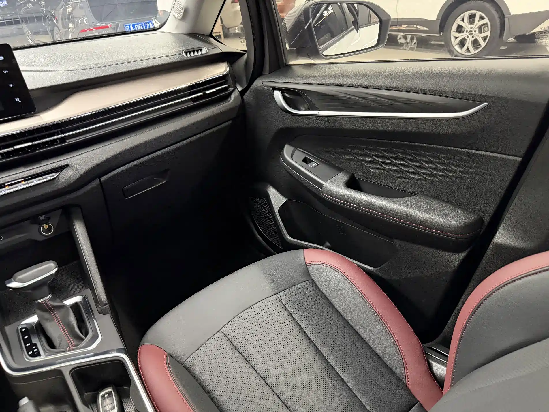 Фото 11 - Geely Vision X3