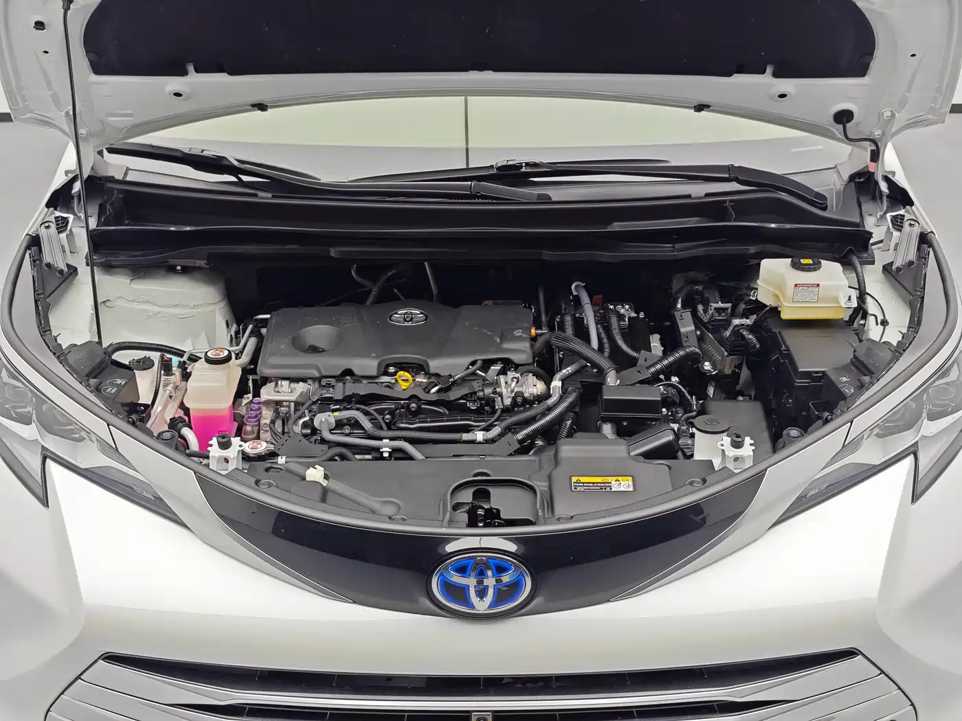 Toyota Sienna 2021 2.5L Hybrid Platinum Edition фото 12