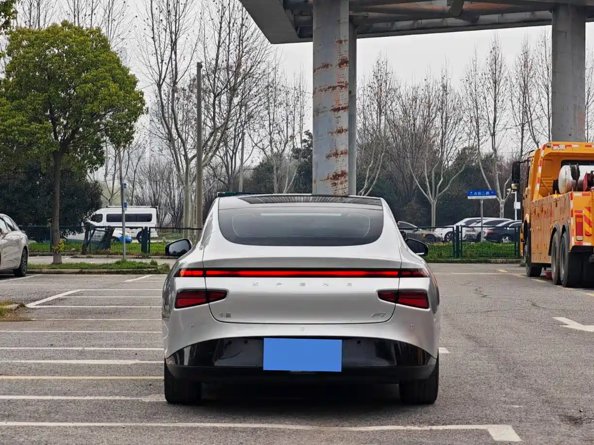 Фото 8 - XPeng P7