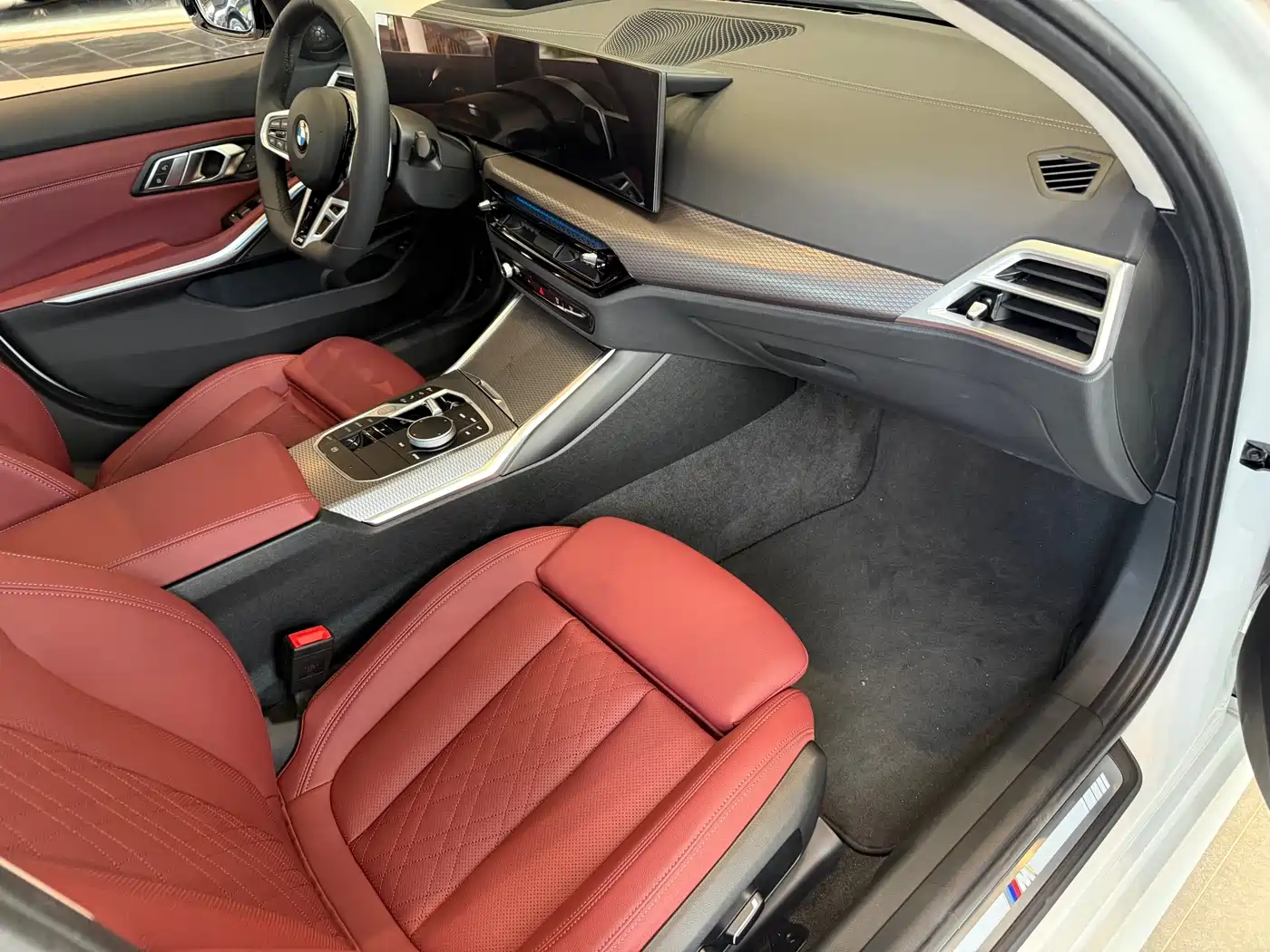 BMW 3 Series 2026 2026 330Li M Sport Shadowline Package
