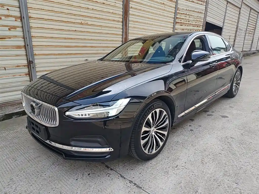 Volvo S90 2024 B5 Momentum Luxury Edition