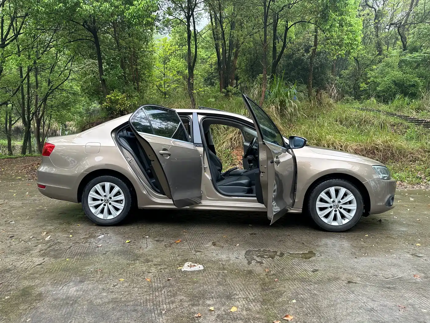 Volkswagen Sagitar 2015 230TSI Automatic Comfort фото 13