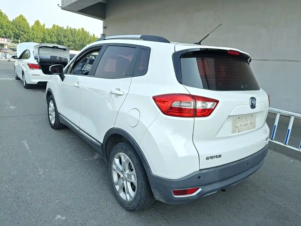 Фото 5 - Changan CS15
