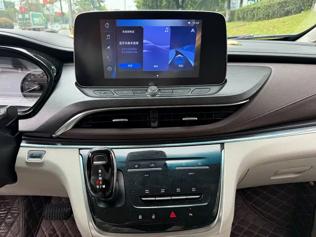 Фото 9 - Buick GL8