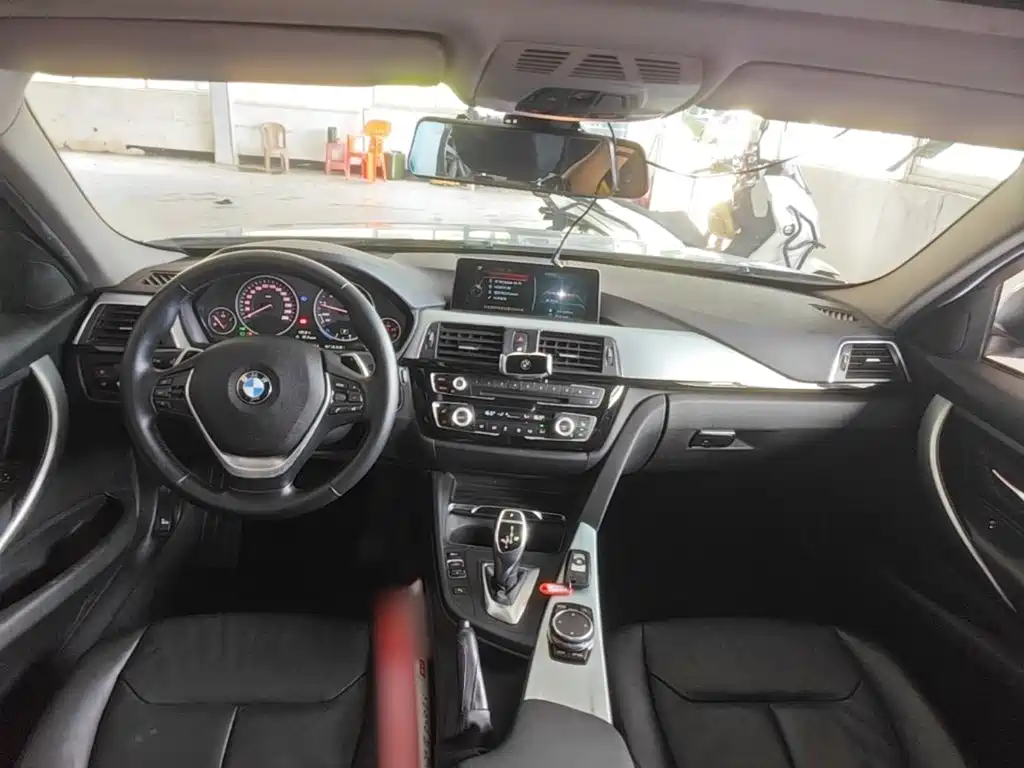 Photo 10 - BMW 3 Series