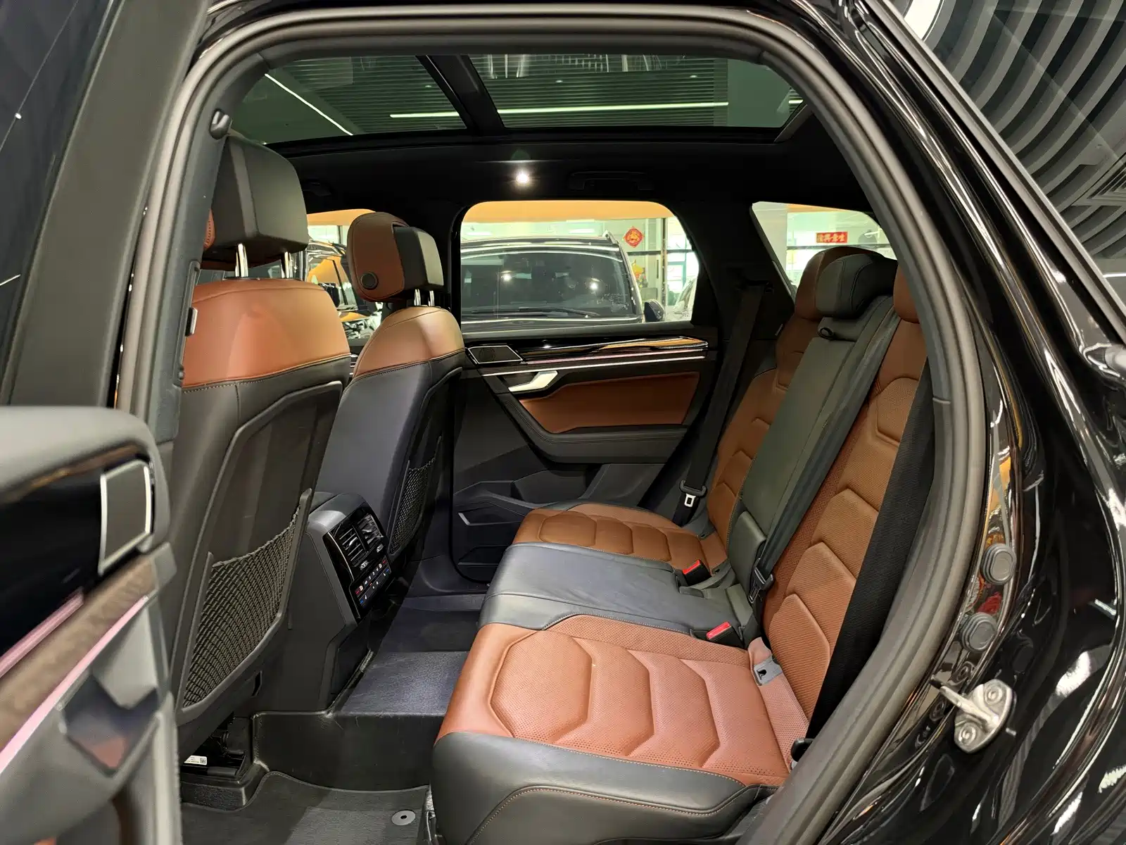 Фото 5 - Volkswagen Touareg