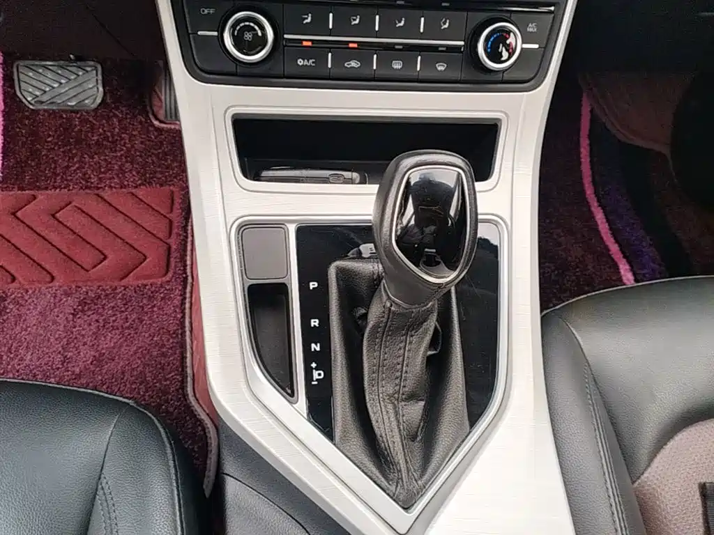 Фото 14 - Geely Vision