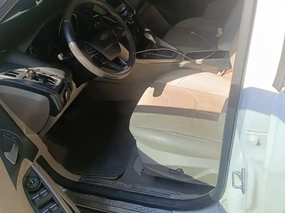 Фото 9 - Ford Focus