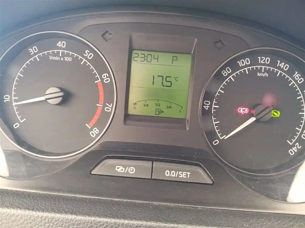 Škoda Skoda Rapid Spaceback 2016 Facelift 1.6L Automatic Smart Edition фото 8