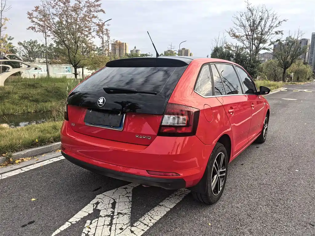 Škoda Skoda Rapid Spaceback 2016 Facelift 1.6L Automatic Smart Edition фото 14